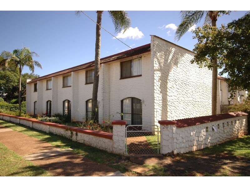 6/203 Campbell Street, Newtown QLD 4350