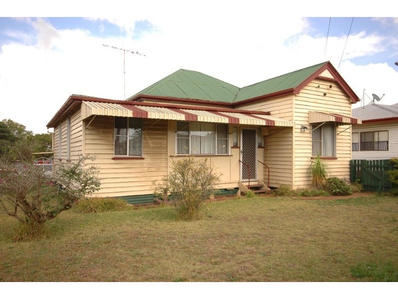 10 Rob Street, Newtown QLD 4350