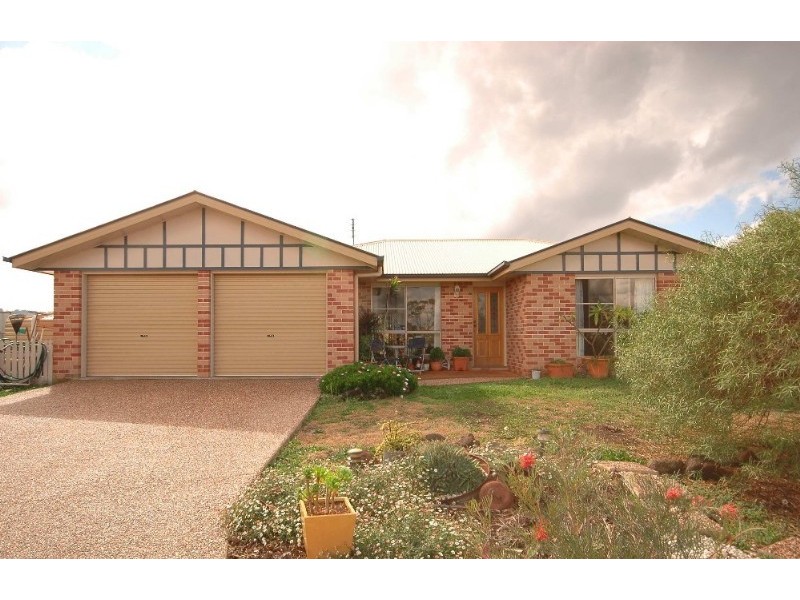 8 Andrews Court, Hodgson Vale QLD 4352