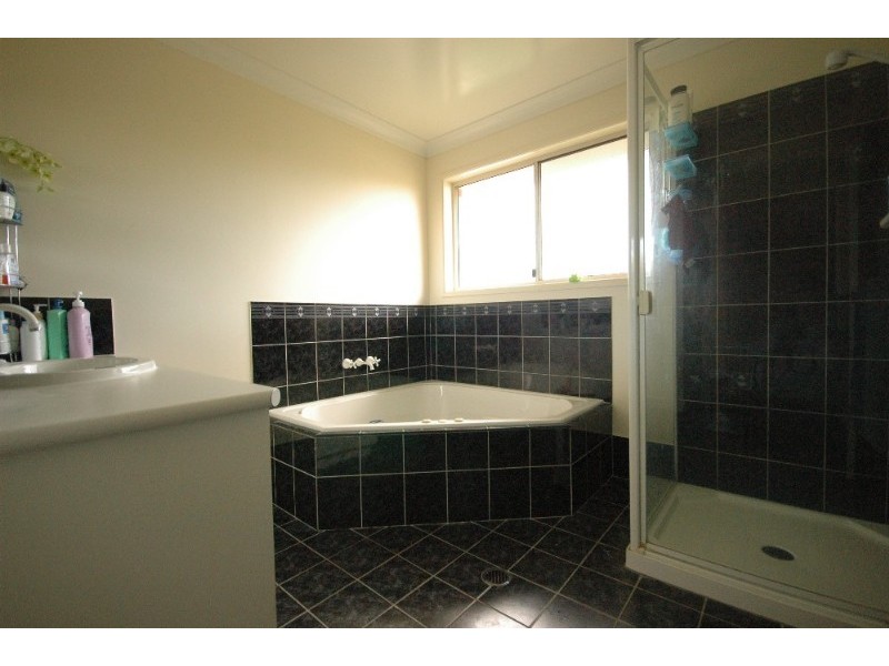 8 Andrews Court, Hodgson Vale QLD 4352