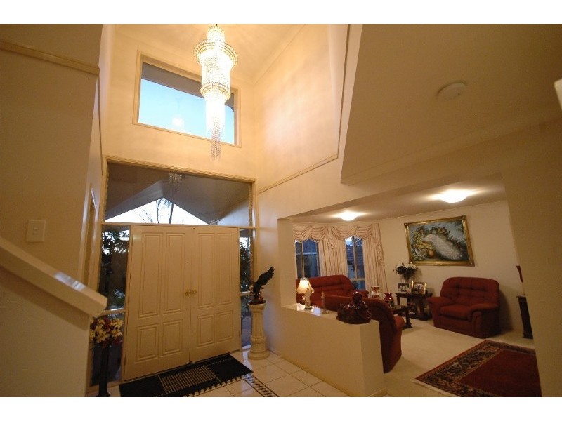 6 Woodlands Close, Middle Ridge QLD 4350