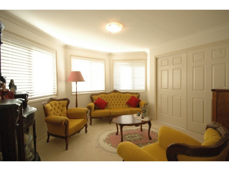 6 Woodlands Close, Middle Ridge QLD 4350