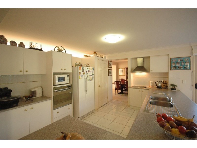 6 Woodlands Close, Middle Ridge QLD 4350