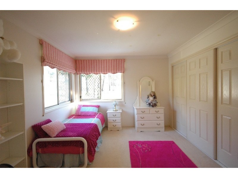 6 Woodlands Close, Middle Ridge QLD 4350
