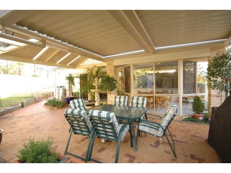 6 Woodlands Close, Middle Ridge QLD 4350