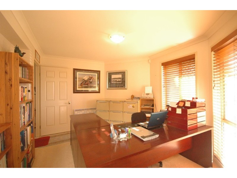 6 Woodlands Close, Middle Ridge QLD 4350