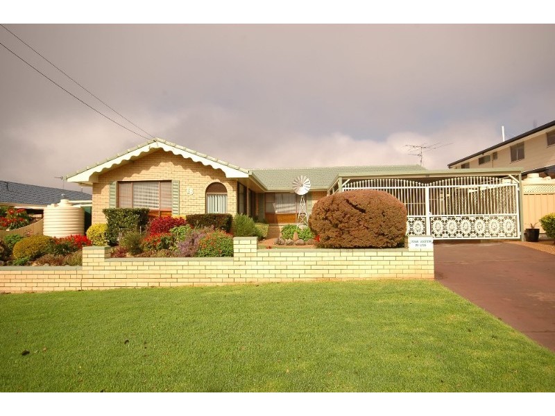 18 Jason Street, Wilsonton QLD 4350