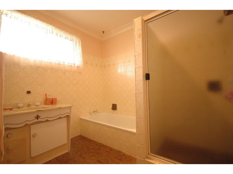 18 Jason Street, Wilsonton QLD 4350