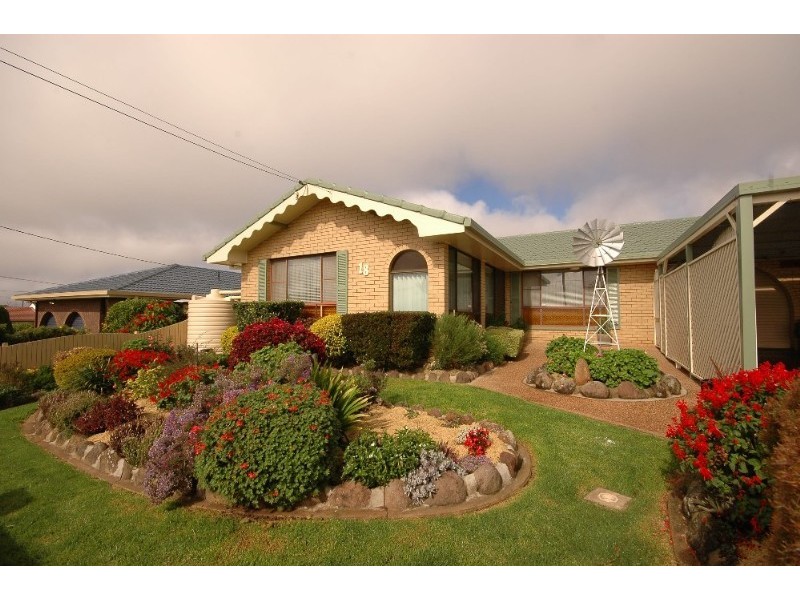 18 Jason Street, Wilsonton QLD 4350