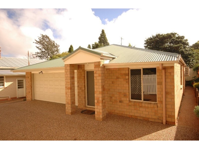 2/2 John Street, East Toowoomba QLD 4350