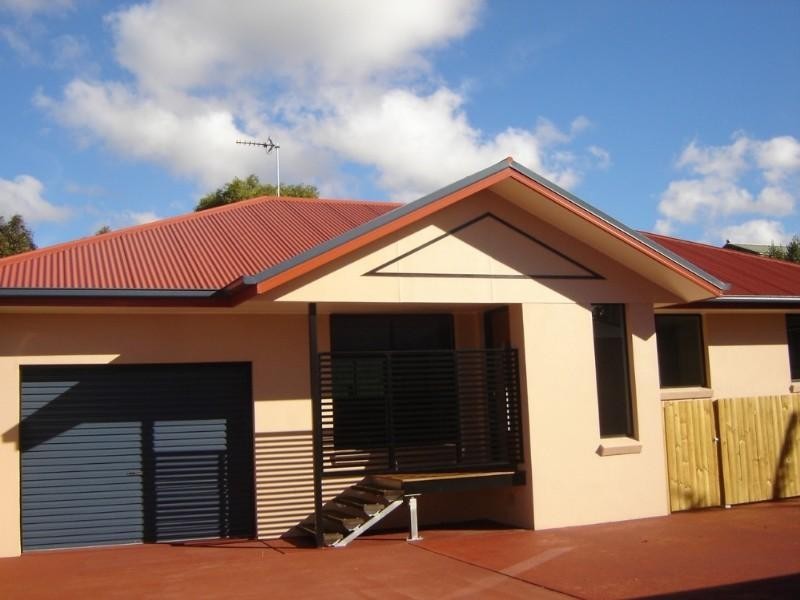 2/42 Hogg Street, Rockville QLD 4350