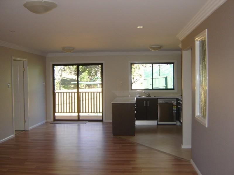 2/42 Hogg Street, Rockville QLD 4350