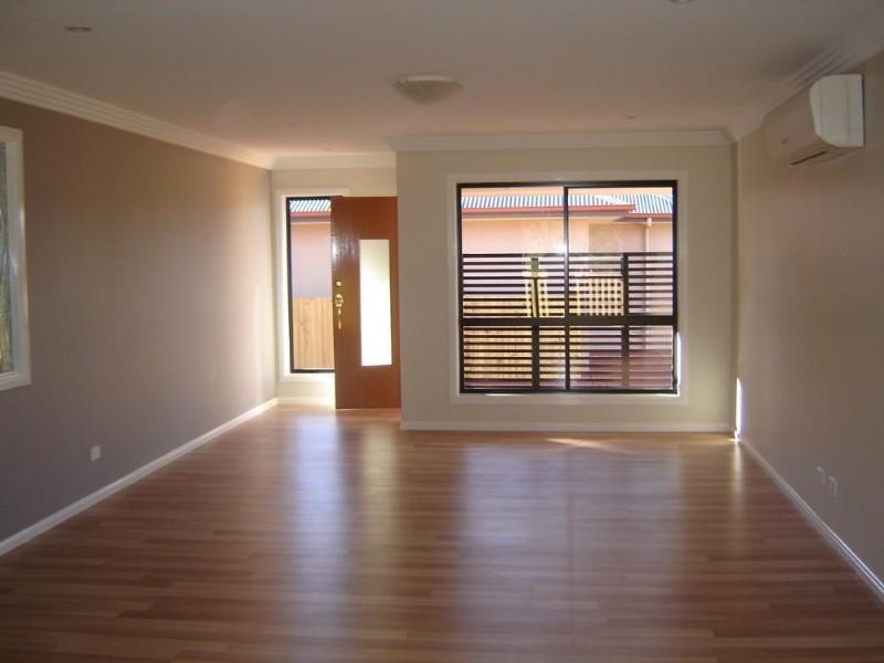 2/42 Hogg Street, Rockville QLD 4350