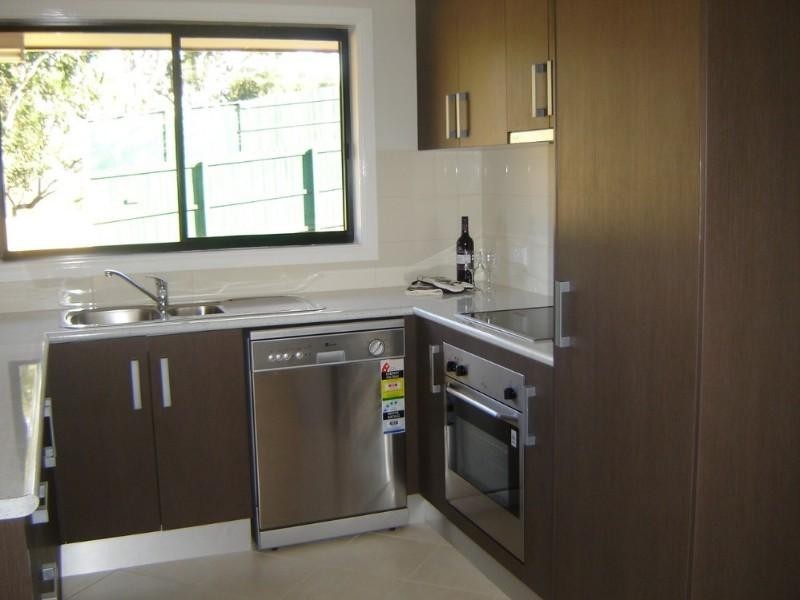 2/42 Hogg Street, Rockville QLD 4350