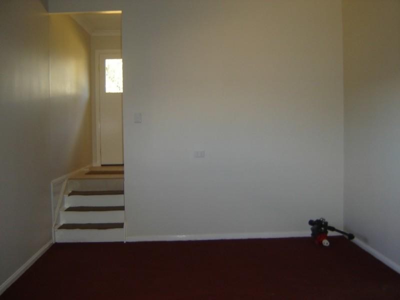 2/42 Hogg Street, Rockville QLD 4350