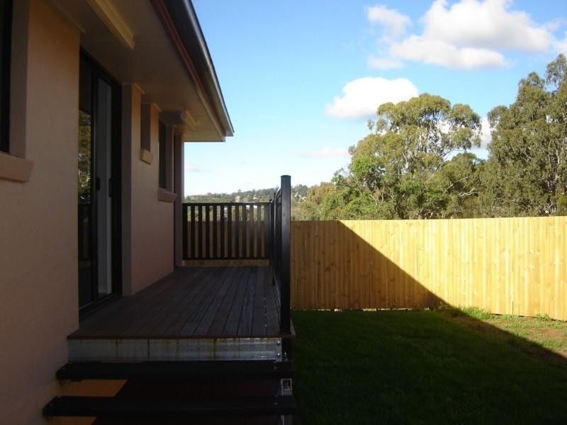 2/42 Hogg Street, Rockville QLD 4350