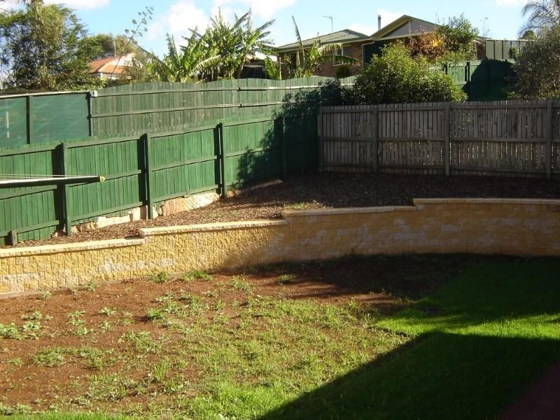 2/42 Hogg Street, Rockville QLD 4350