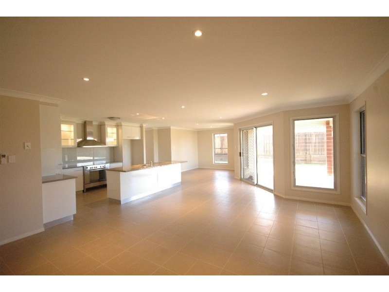 3 Krefter Crescent, Highfields QLD 4352