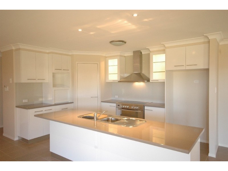 3 Krefter Crescent, Highfields QLD 4352