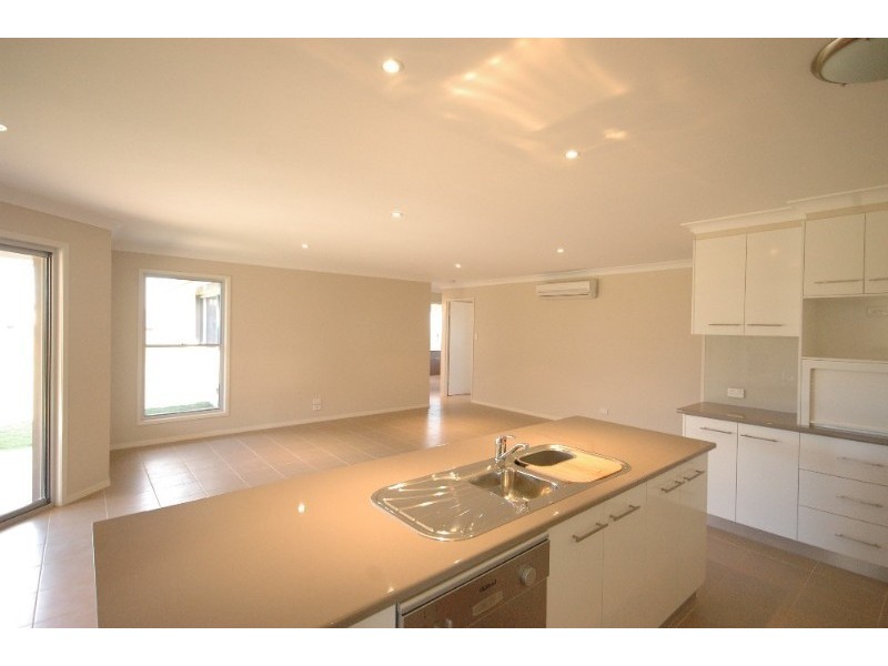 3 Krefter Crescent, Highfields QLD 4352