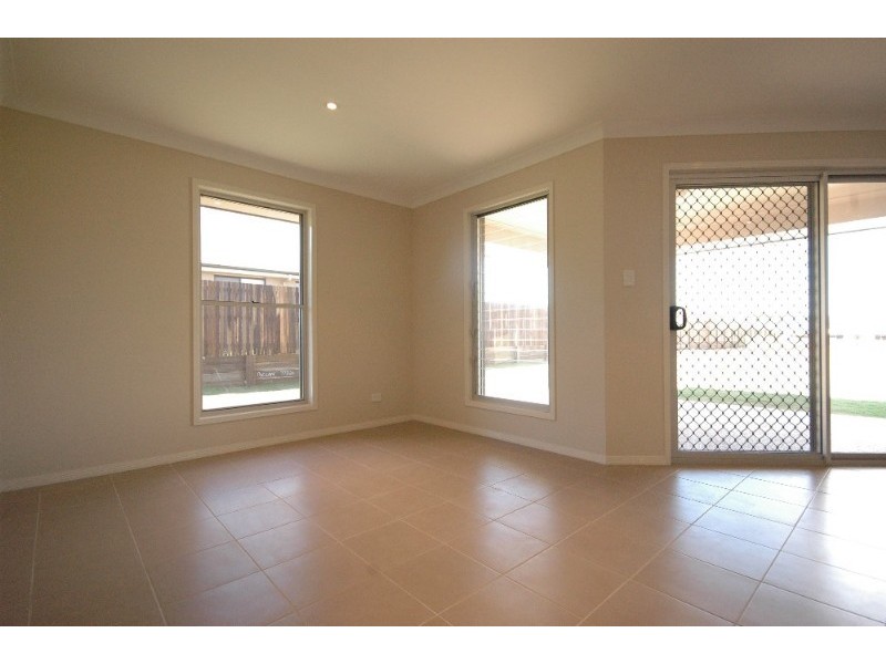 3 Krefter Crescent, Highfields QLD 4352