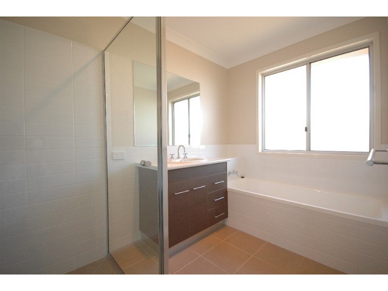 3 Krefter Crescent, Highfields QLD 4352