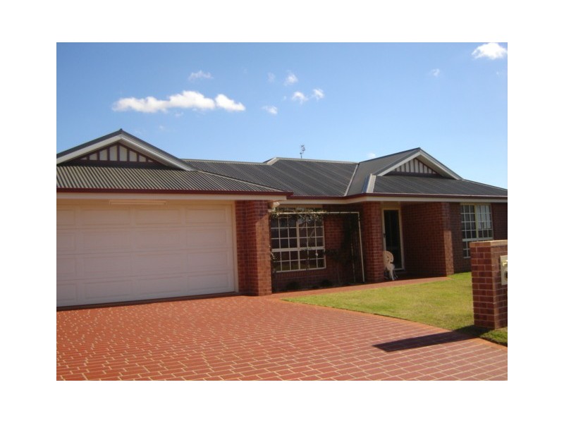 5 Nioka Drive, Highfields QLD 4352