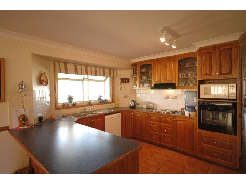 11 Carys Road, Glenvale QLD 4350