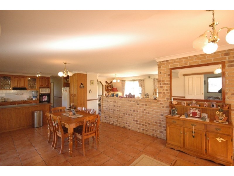 11 Carys Road, Glenvale QLD 4350
