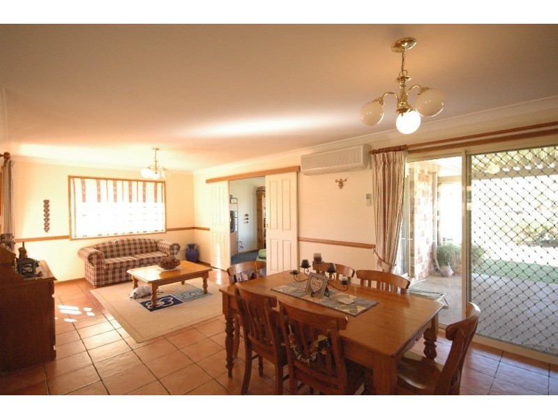 11 Carys Road, Glenvale QLD 4350