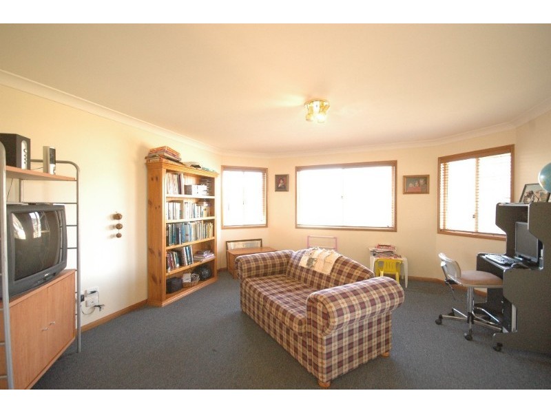 11 Carys Road, Glenvale QLD 4350