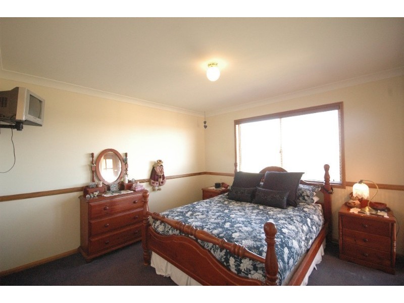 11 Carys Road, Glenvale QLD 4350