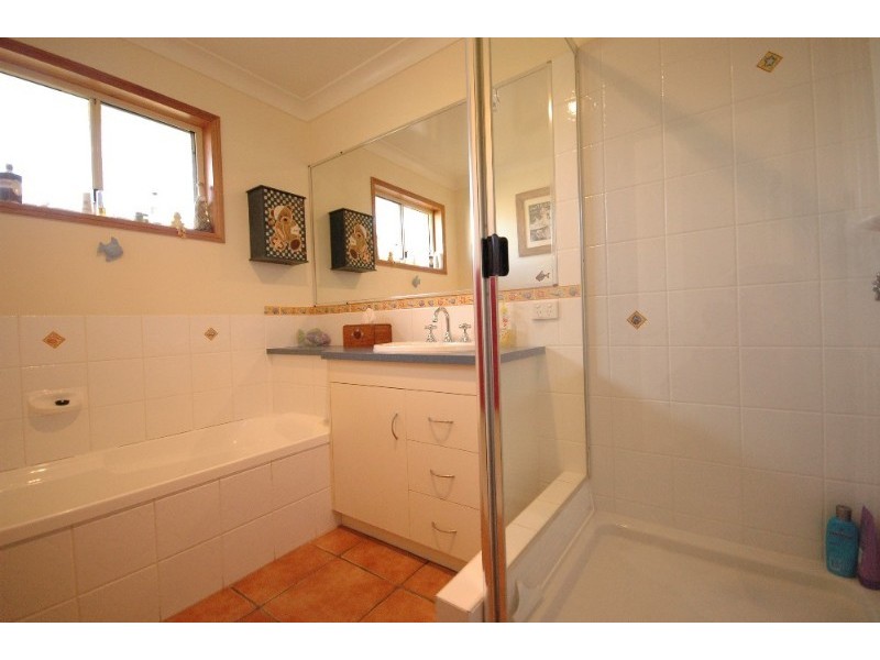 11 Carys Road, Glenvale QLD 4350