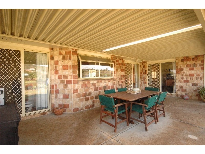11 Carys Road, Glenvale QLD 4350