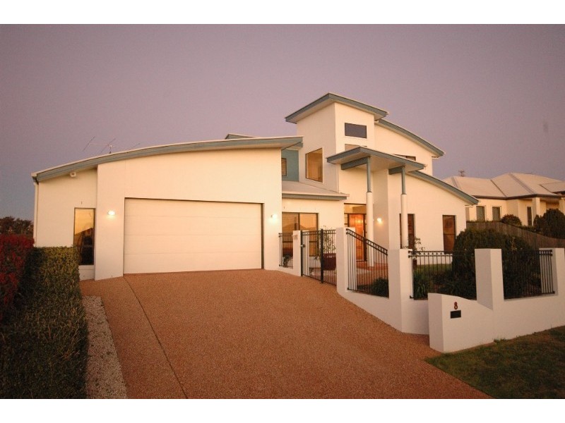 8 La Vista Court, Middle Ridge QLD 4350