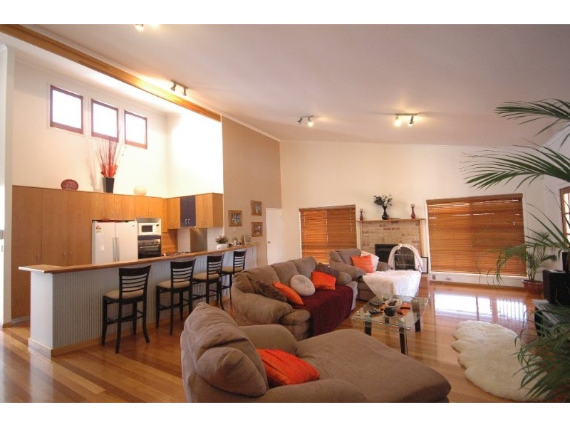 8 La Vista Court, Middle Ridge QLD 4350