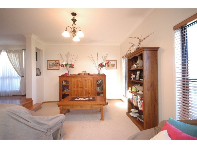 8 La Vista Court, Middle Ridge QLD 4350