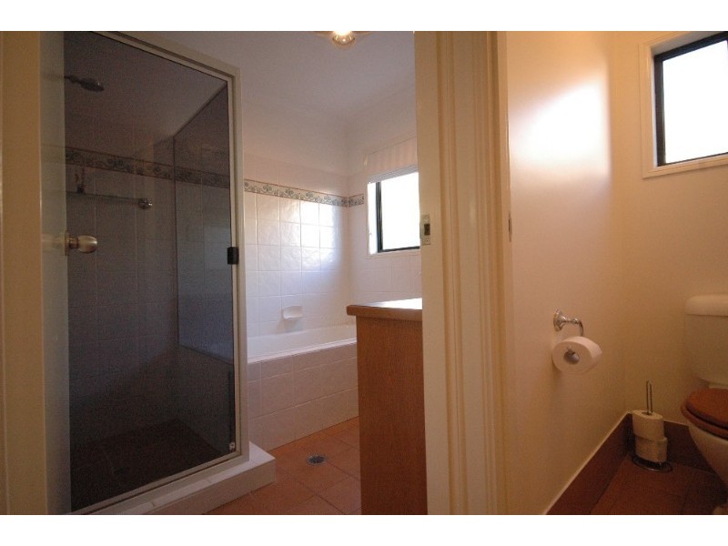 8 La Vista Court, Middle Ridge QLD 4350