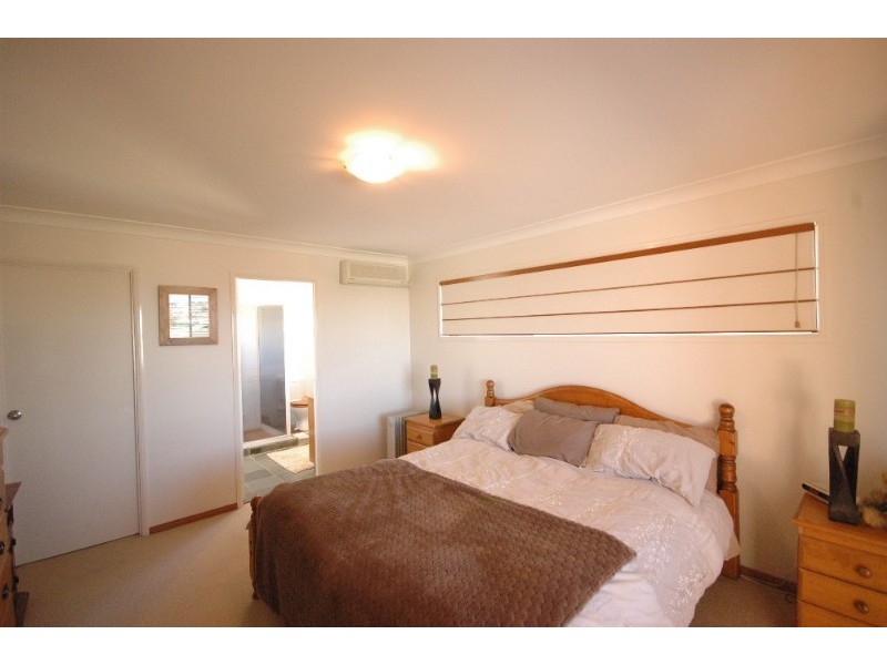 8 La Vista Court, Middle Ridge QLD 4350