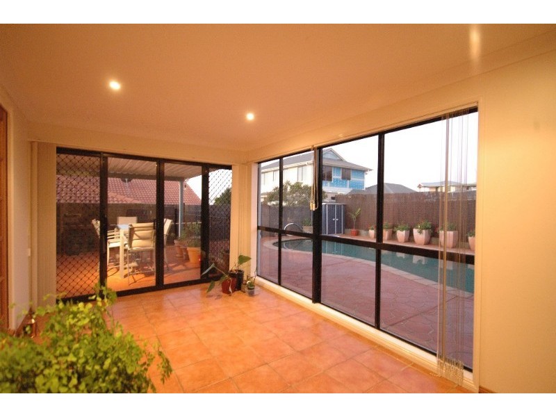 8 La Vista Court, Middle Ridge QLD 4350