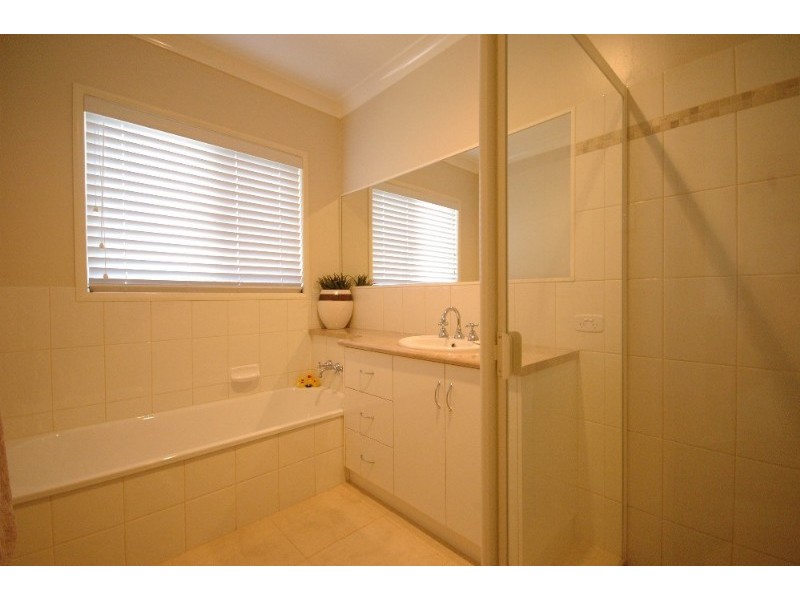 6 Page Court, Kearneys Spring QLD 4350