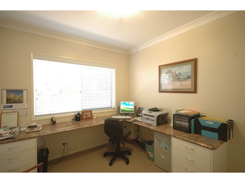 6 Page Court, Kearneys Spring QLD 4350