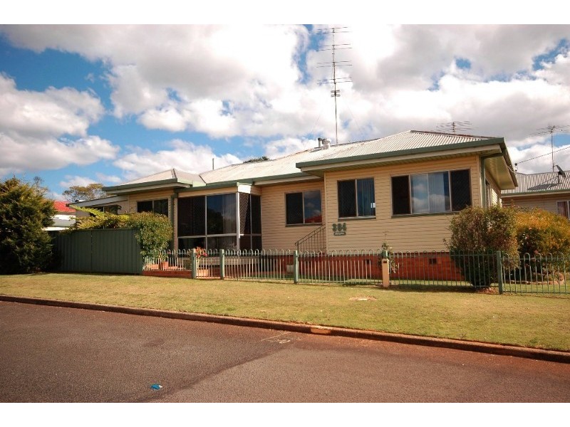 304 Bridge Street, Newtown QLD 4350