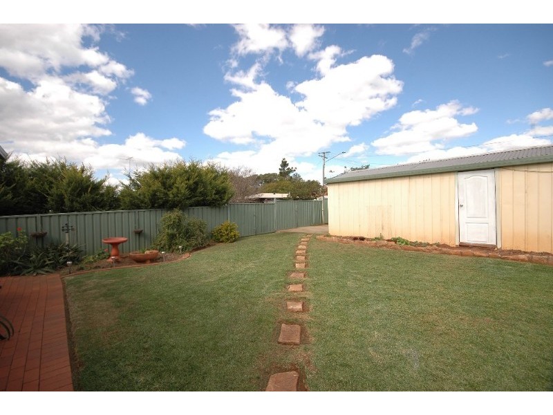 304 Bridge Street, Newtown QLD 4350