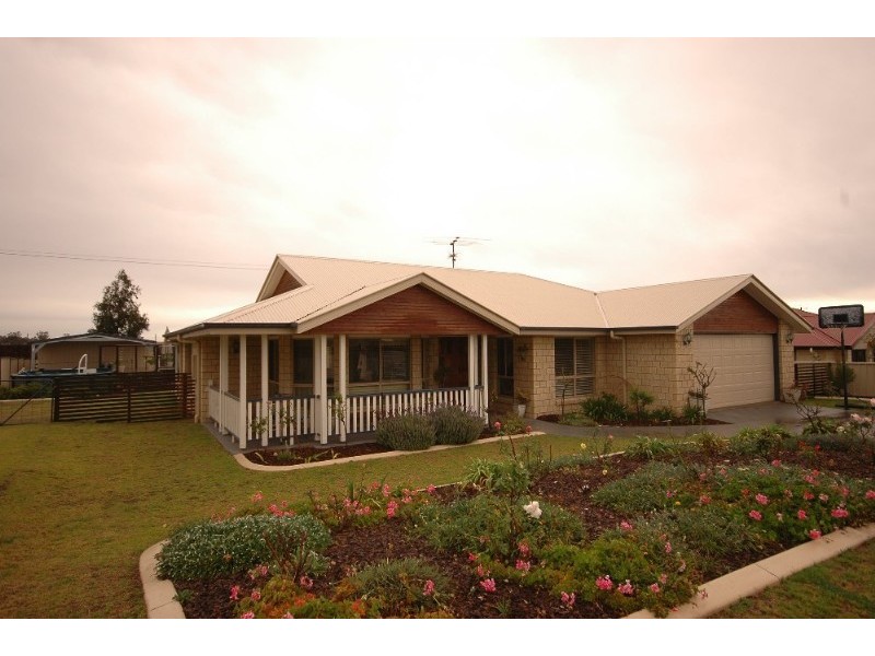 9 Jacaranda Court, Westbrook QLD 4350