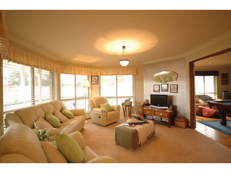 9 Jacaranda Court, Westbrook QLD 4350