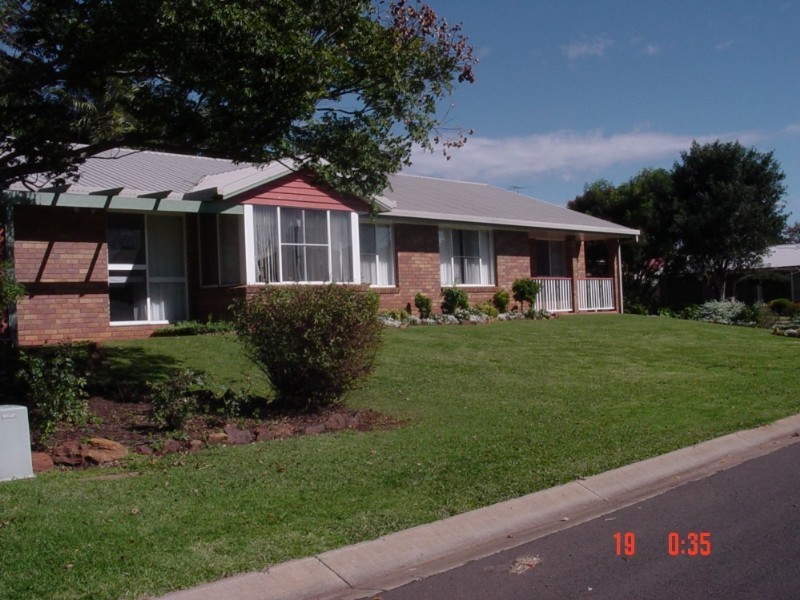 2 Marguerita Court, Centenary Heights QLD 4350