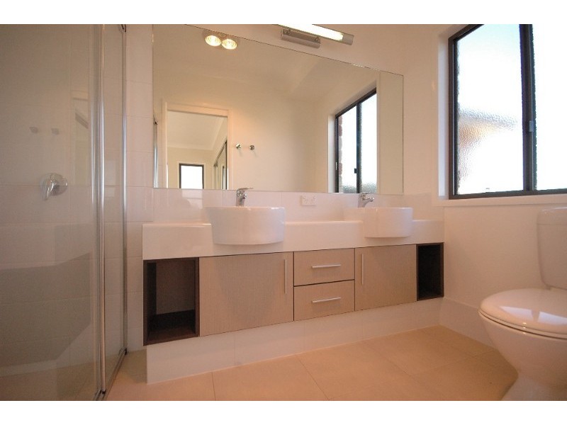 9 Woodville Court, Wyreema QLD 4352