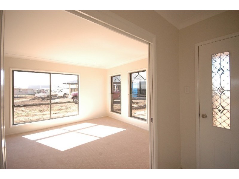 9 Woodville Court, Wyreema QLD 4352