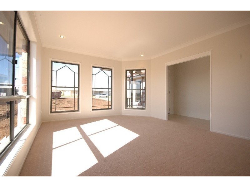 9 Woodville Court, Wyreema QLD 4352